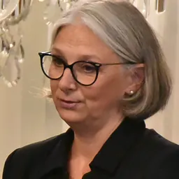 Portrait of Claire Robinson