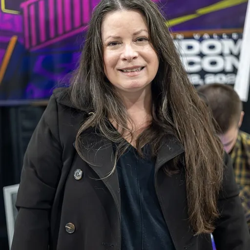 Portrait of Holly Marie Combs