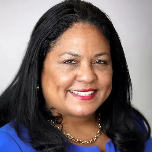 Portrait of Heather Hutt