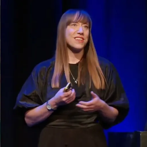 Portrait of Stefanie Posavec