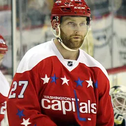 Portrait of Karl Alzner