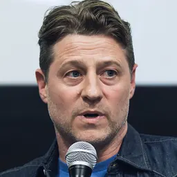 Portrait of Ben McKenzie