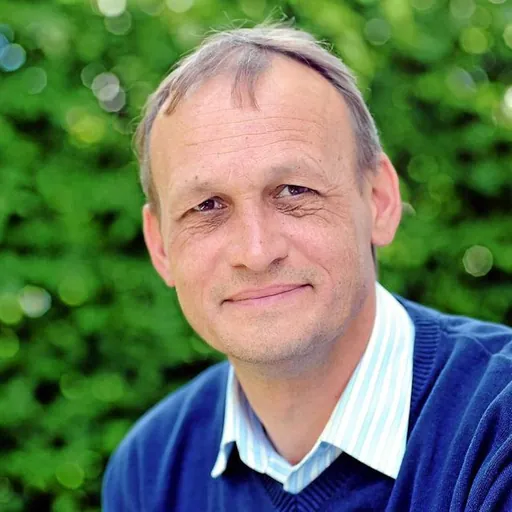 Portrait of Helmut Müller-Enbergs