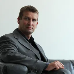Portrait of Mark Hemel