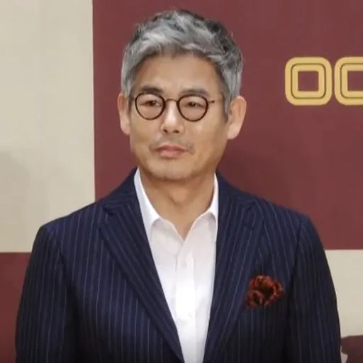 Portrait of Sung Dong-il