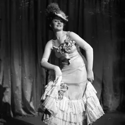 Portrait of Ruth Lommel