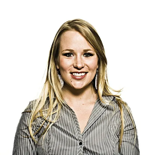 Portrait of Leslie Bradshaw