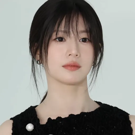 Portrait of Go Youn-jung