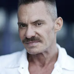 Portrait of Todd Thomas