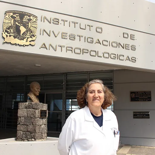 Portrait of Linda Manzanilla
