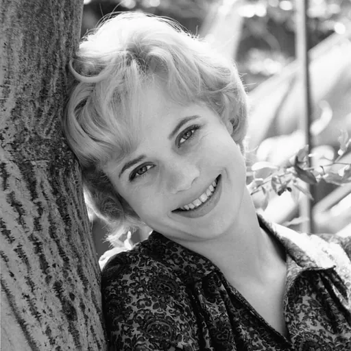 Portrait of Gloria Dawn