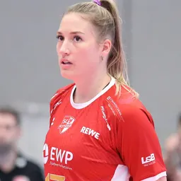 Portrait of Laura Weihenmaier