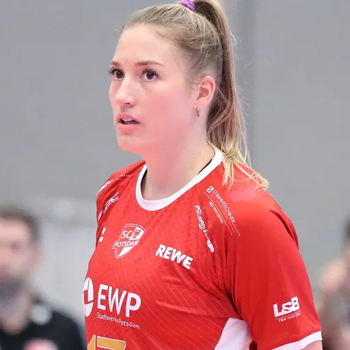 Portrait of Laura Weihenmaier