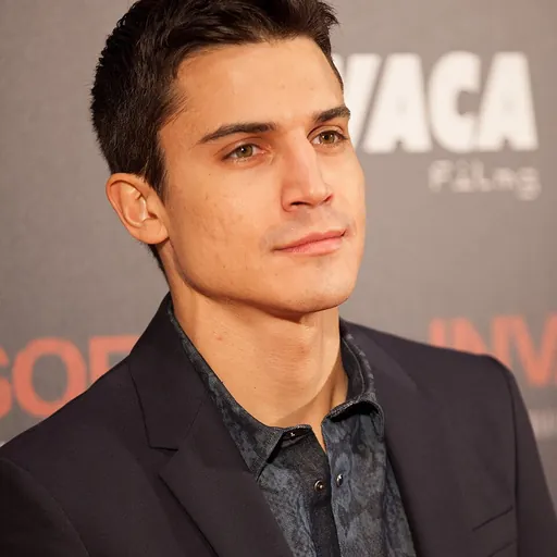 Portrait of Álex González