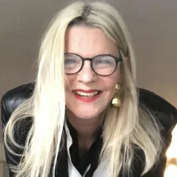 Portrait of Chelli Goldenberg