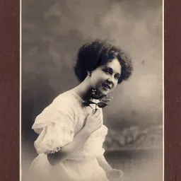 Portrait of Beatrice Denver Holloway