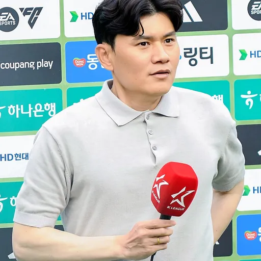 Portrait of Chung Kyung-ho