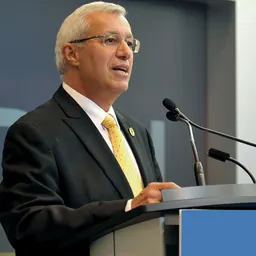 Portrait of Vic Fedeli