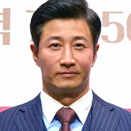 Portrait of Lee Hoon