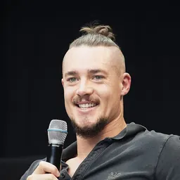 Portrait of Alexander Dreymon