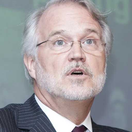 Portrait of Craig Calhoun