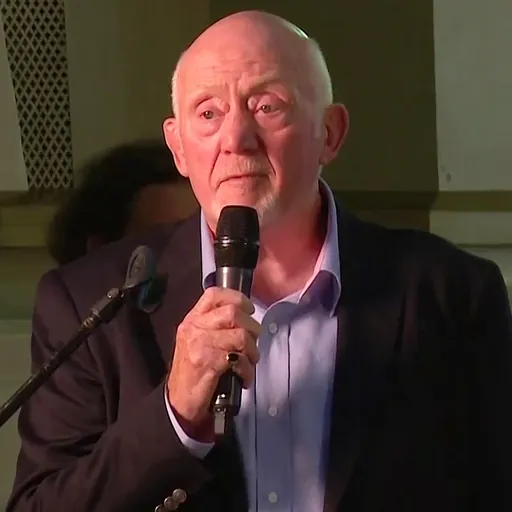 Portrait of Lynn Howells