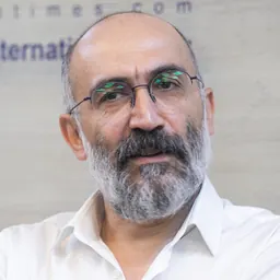 Portrait of Hadi Hejazifar