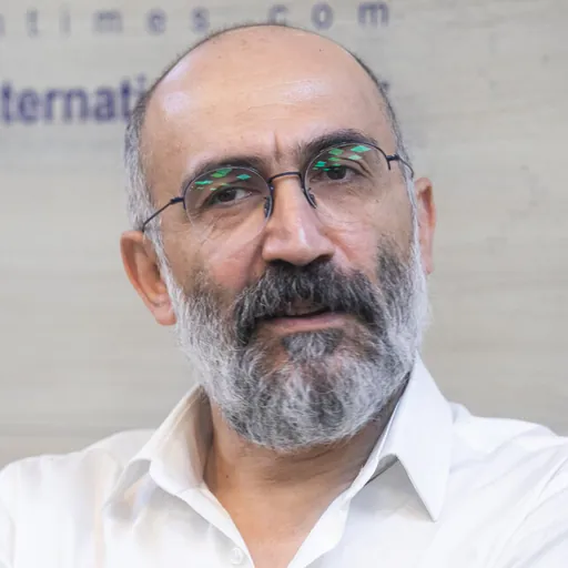 Portrait of Hadi Hejazifar