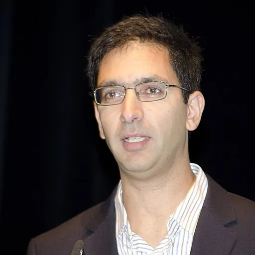 Portrait of Lior Pachter