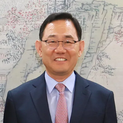 Portrait of Joo Ho-young