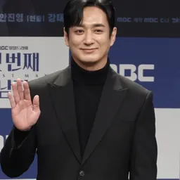Portrait of Lee Jae-hwang