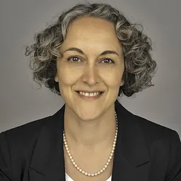 Portrait of Kelyn Bacon