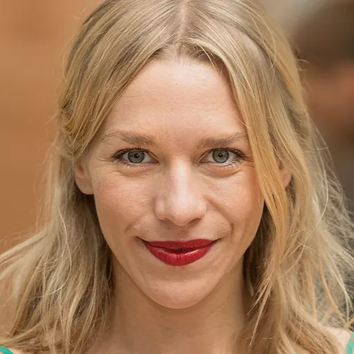 Portrait of Julia Dietze