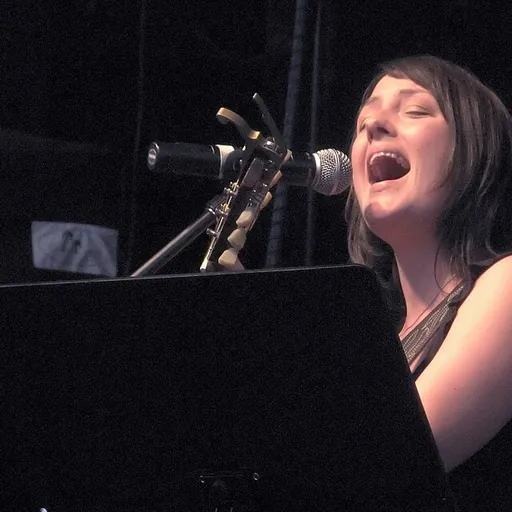 Portrait of Holly McNarland