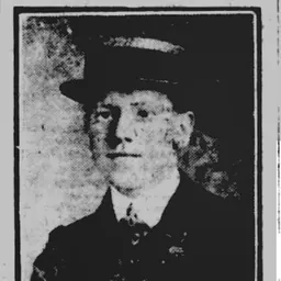 Portrait of Tom Hewitt