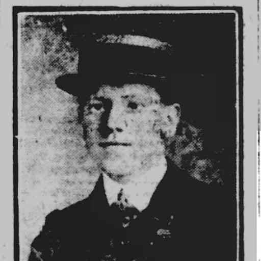 Portrait of Tom Hewitt
