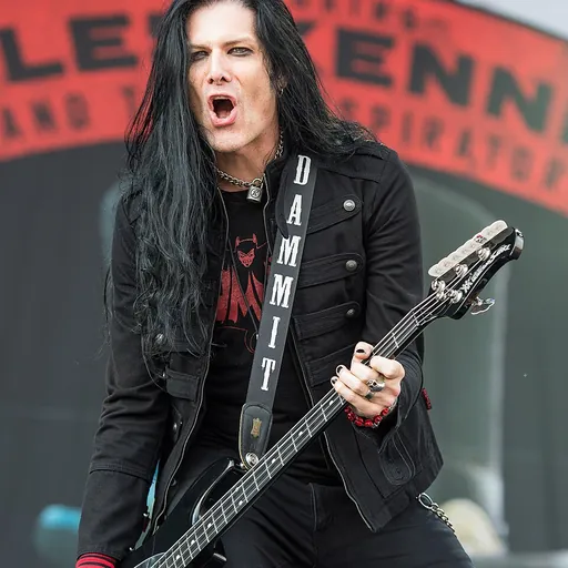 Portrait of Todd Kerns