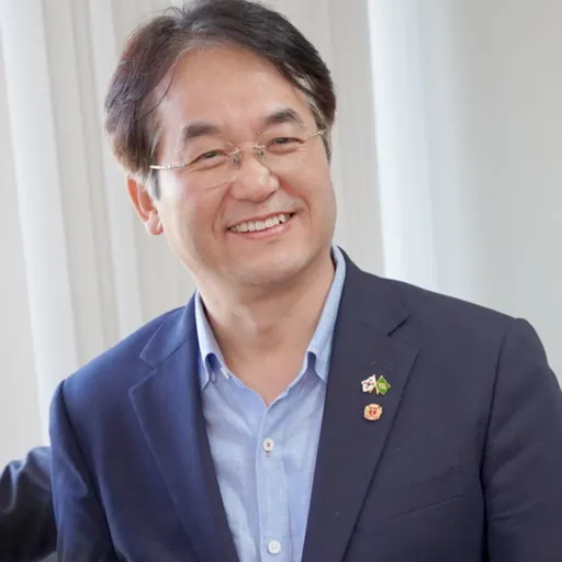 Portrait of Lee Dong-hwan