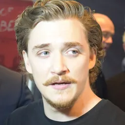 Portrait of Kyle Gallner