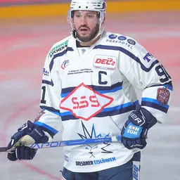 Portrait of Travis Turnbull