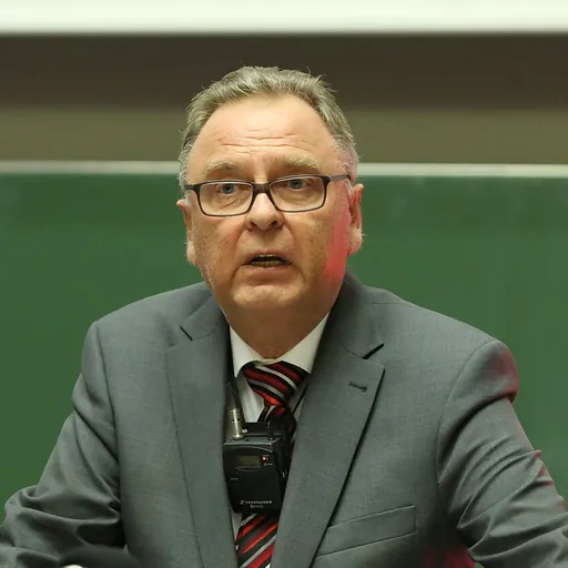 Portrait of Hans-Jürgen Papier
