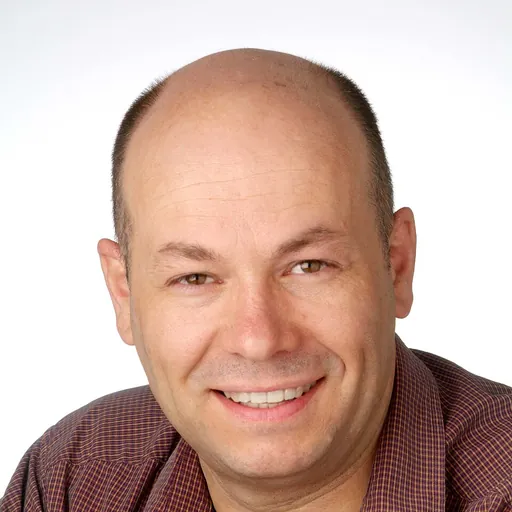 Portrait of Kris Hanna