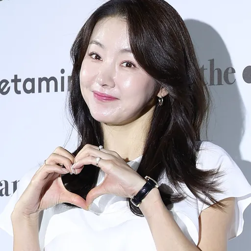 Portrait of So I-hyeon