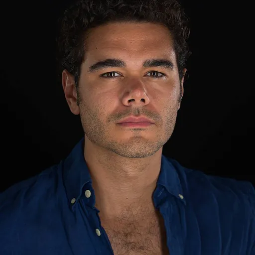 Portrait of Elliot Madore