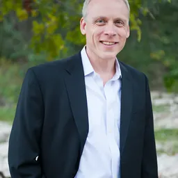 Portrait of Jay Papasan