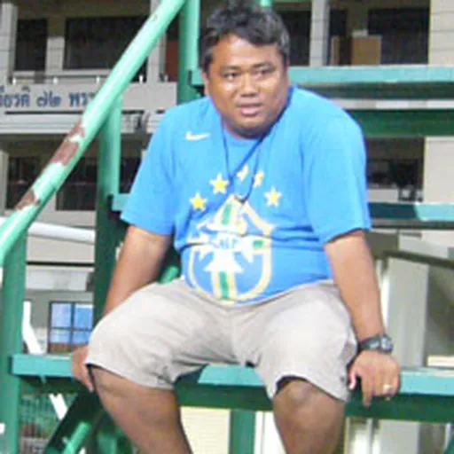 Portrait of Jadet Meelarp