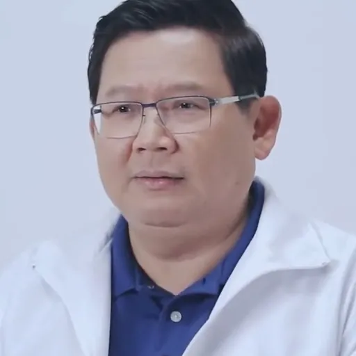 Portrait of Suvit Maesincee