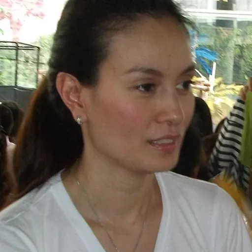 Portrait of Apasiri Nitibhon