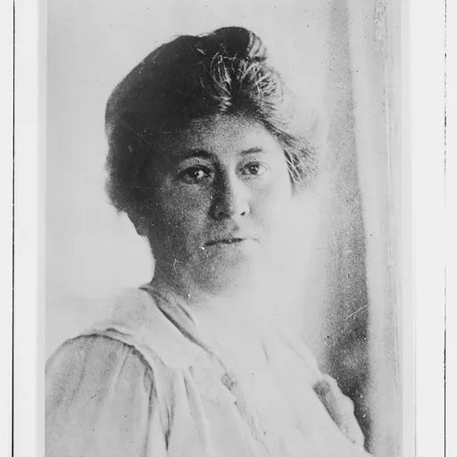 Portrait of Sara MacCormack Algeo