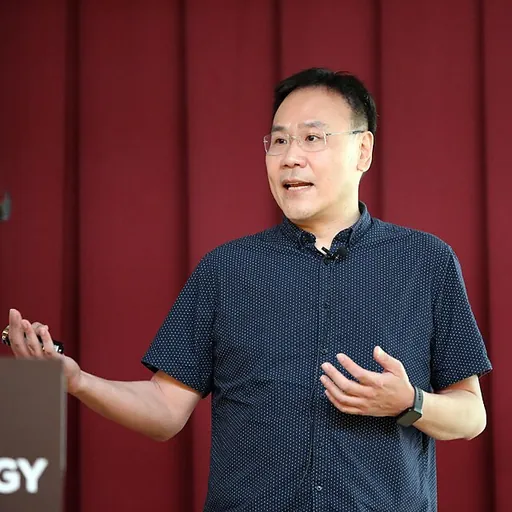 Portrait of Gary Shiu